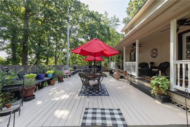 2490 E Camelot Place, Fayetteville, AR 72701