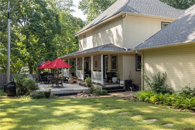 2490 E Camelot Place, Fayetteville, AR 72701