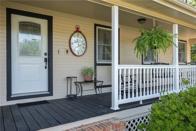 2490 E Camelot Place, Fayetteville, AR 72701