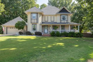 2490 E Camelot Place, Fayetteville, AR 72701