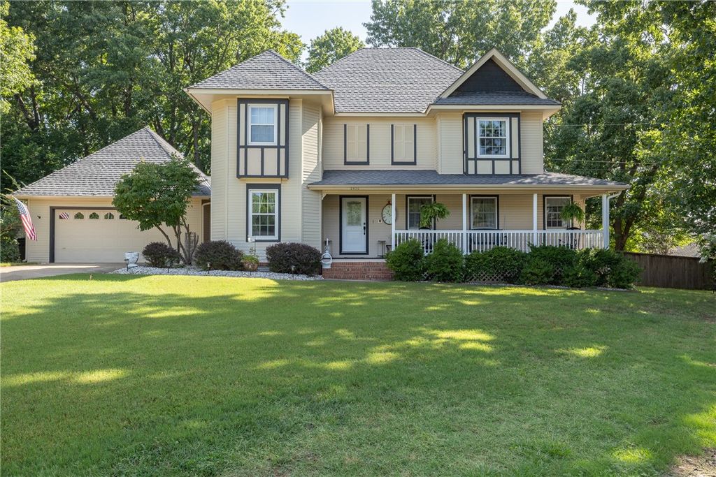 2490 E Camelot Place, Fayetteville, AR 72701