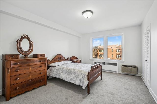 1585 Ridge Avenue 301, Evanston, IL 60201