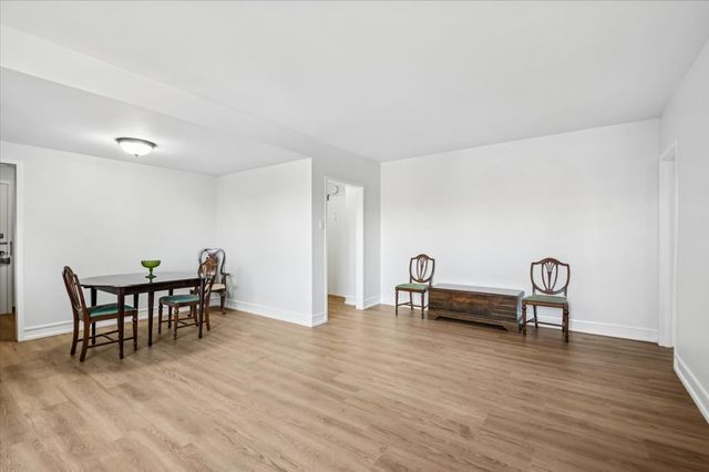 1585 Ridge Avenue 301, Evanston, IL 60201