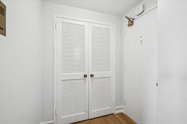 1585 Ridge Avenue 301, Evanston, IL 60201