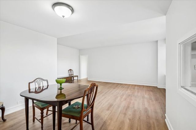 1585 Ridge Avenue 301, Evanston, IL 60201