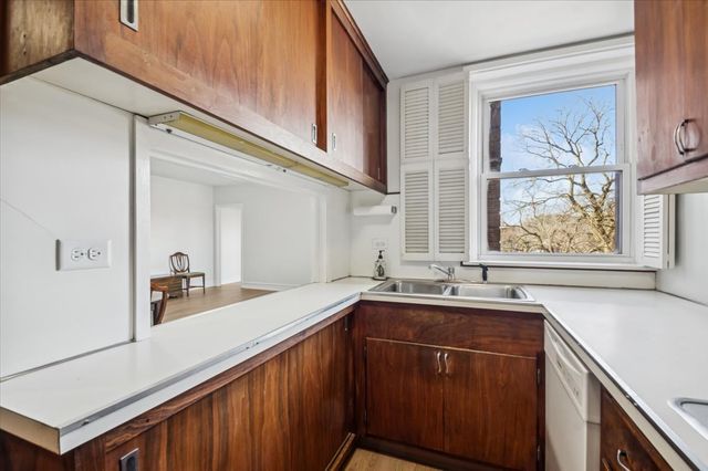 1585 Ridge Avenue 301, Evanston, IL 60201