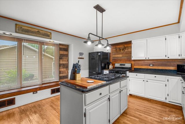 307 Woodworth Street, Yorkville, IL 60560