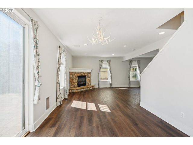 698 Nw HERTEL St, Hillsboro, OR 97124