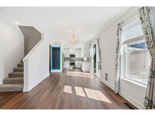 698 Nw HERTEL St, Hillsboro, OR 97124