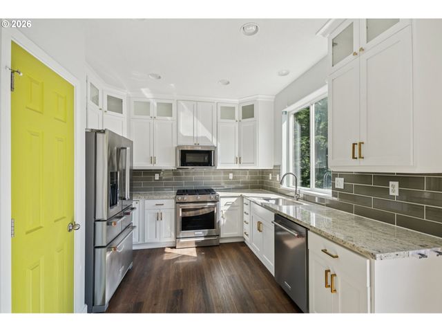 698 Nw HERTEL St, Hillsboro, OR 97124