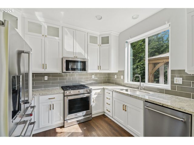 698 Nw HERTEL St, Hillsboro, OR 97124