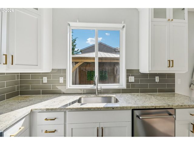 698 Nw HERTEL St, Hillsboro, OR 97124