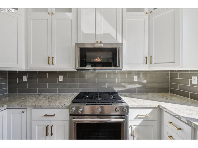 698 Nw HERTEL St, Hillsboro, OR 97124