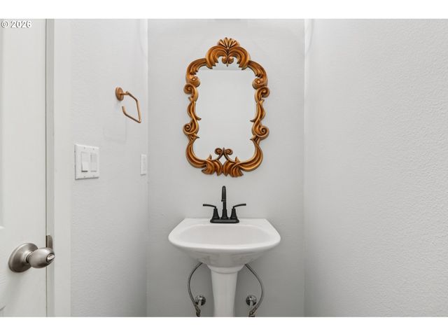 698 Nw HERTEL St, Hillsboro, OR 97124