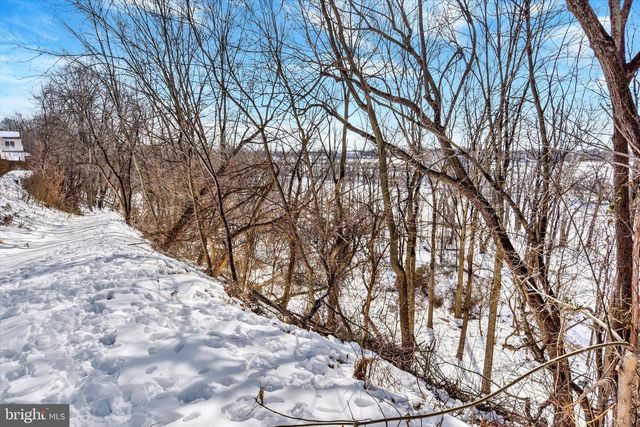 33 CREEK BANK DRIVE, Mechanicsburg, PA 17050