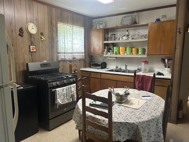 6010 Groom Rd, Baker, LA 70714