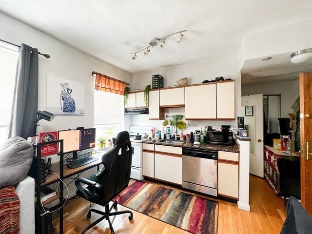 1427 Commonwealth Ave 504, Boston, MA 02135