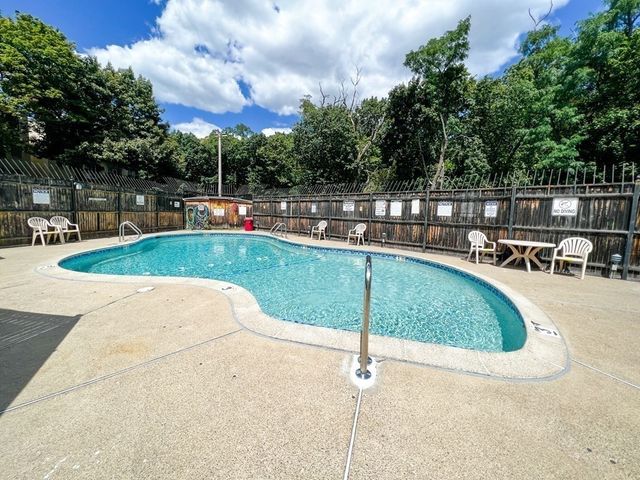 1427 Commonwealth Ave 504, Boston, MA 02135