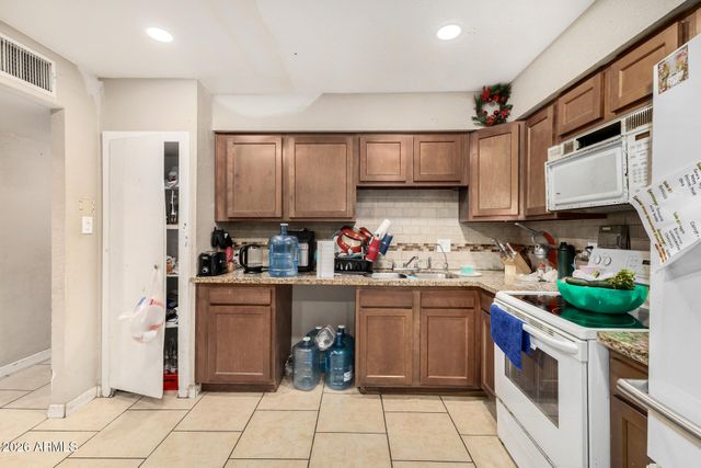 3829 N 81ST Avenue, Phoenix, AZ 85033