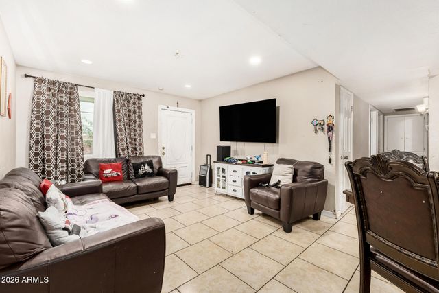 3829 N 81ST Avenue, Phoenix, AZ 85033