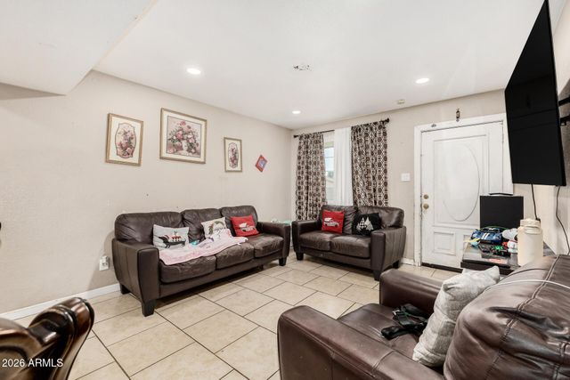 3829 N 81ST Avenue, Phoenix, AZ 85033