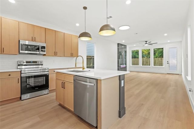 2521 Bethurum Avenue, Dallas, TX 75215