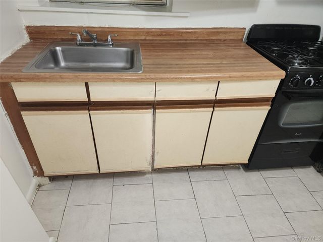 206-03 Jamaica Avenue 2nd. Floor., Queens Village, NY 11428