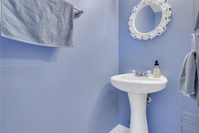 2881 S Cambridge Lane, Cooper City, FL 33026