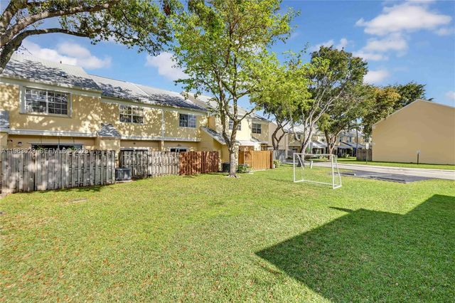 2881 S Cambridge Lane, Cooper City, FL 33026