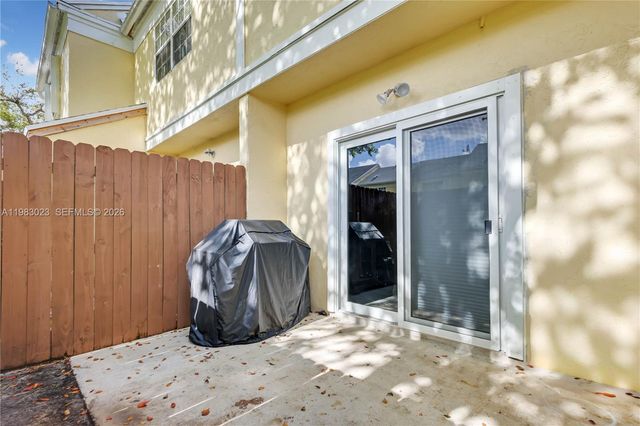 2881 S Cambridge Lane, Cooper City, FL 33026
