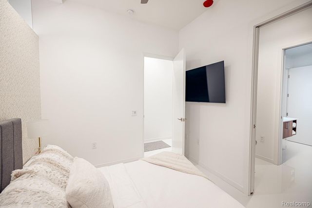 400 Old Woodward Avenue 201, Birmingham, MI 48009