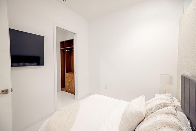 400 Old Woodward Avenue 201, Birmingham, MI 48009