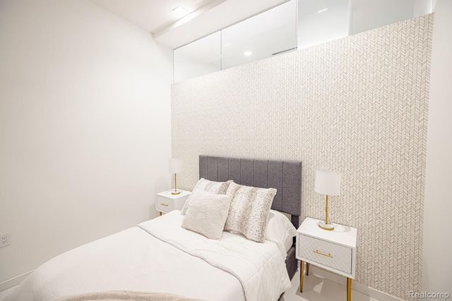 400 Old Woodward Avenue 201, Birmingham, MI 48009