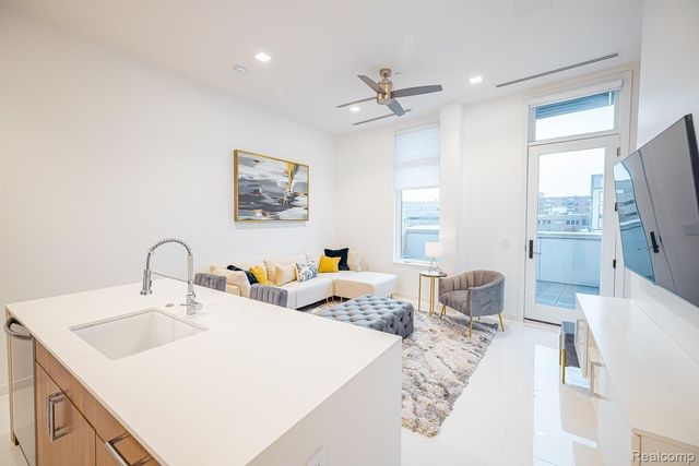 400 Old Woodward Avenue 201, Birmingham, MI 48009