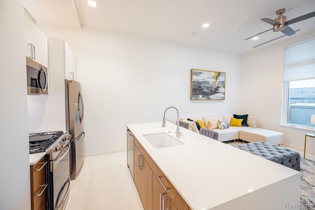 400 Old Woodward Avenue 201, Birmingham, MI 48009