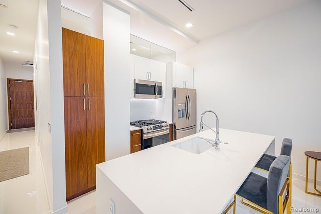 400 Old Woodward Avenue 201, Birmingham, MI 48009