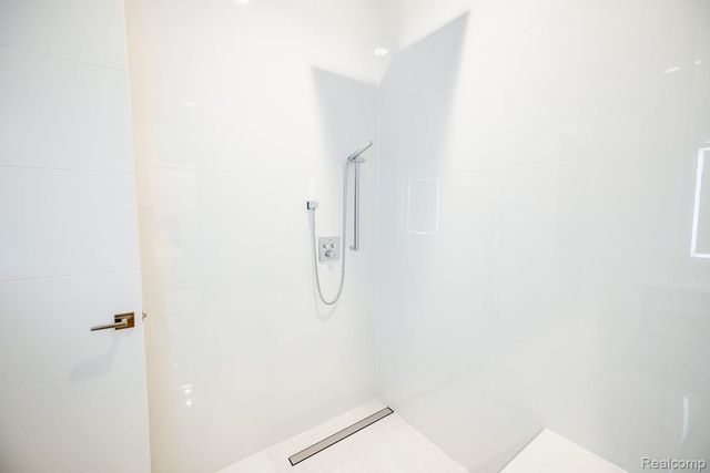 400 Old Woodward Avenue 201, Birmingham, MI 48009