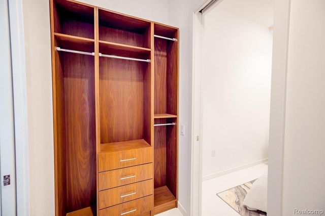 400 Old Woodward Avenue 201, Birmingham, MI 48009