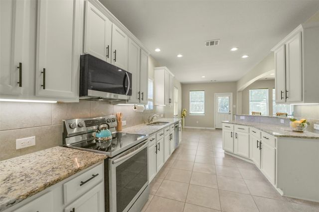 82 Road 6607, Dayton, TX 77535