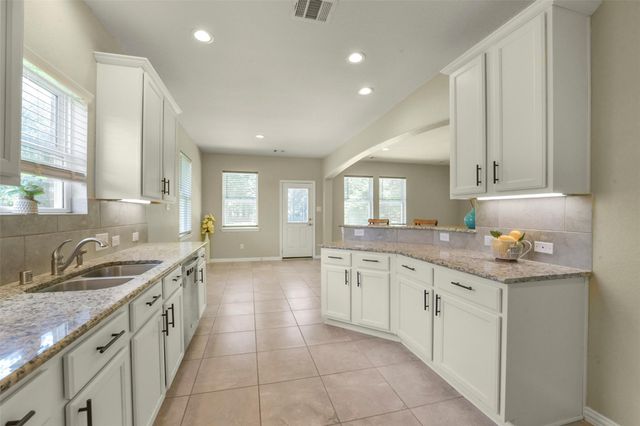 82 Road 6607, Dayton, TX 77535