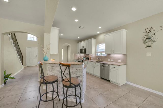 82 Road 6607, Dayton, TX 77535