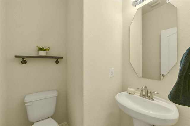 82 Road 6607, Dayton, TX 77535