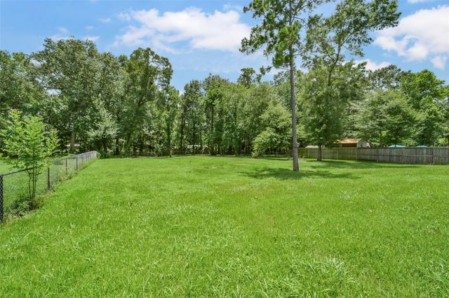 82 Road 6607, Dayton, TX 77535