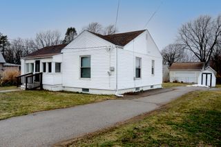 321 E Center Street, Coloma Twp, MI 49038