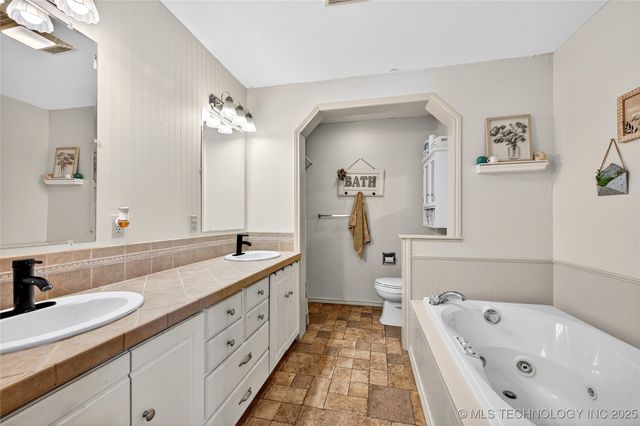 123 Park Lake Drive, Durant, OK 74701