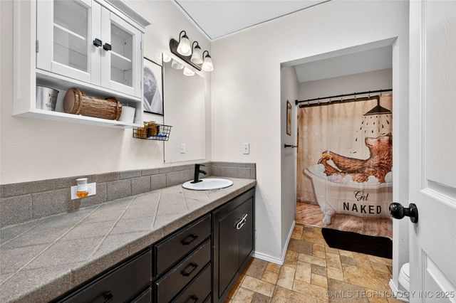 123 Park Lake Drive, Durant, OK 74701