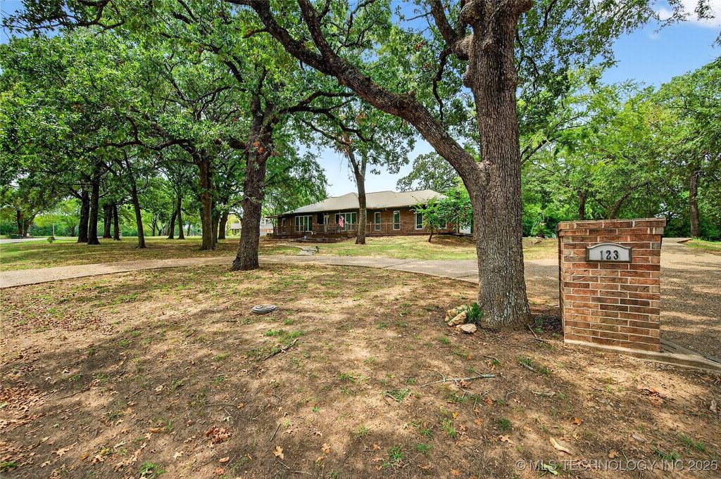 123 Park Lake Drive, Durant, OK 74701