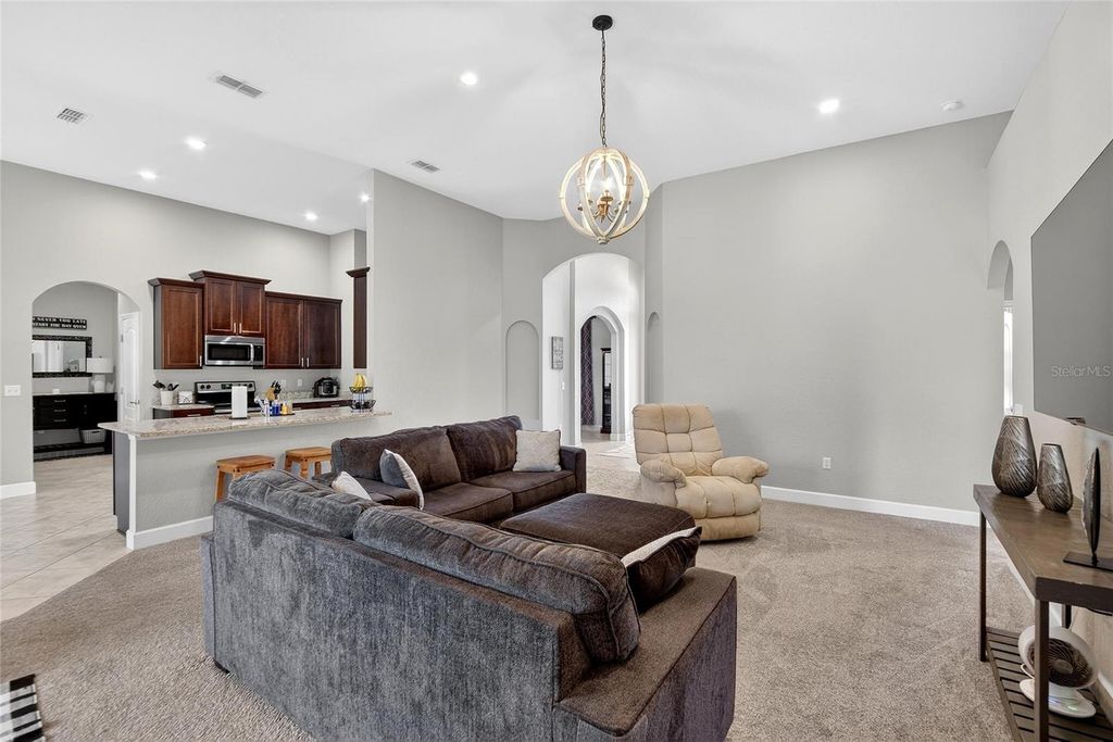 Image 13 of property listing at 2334 CREEKS CROSSING DRIVE, Lakeland, FL 33810