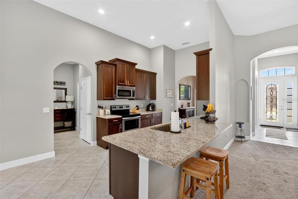 Image 17 of property listing at 2334 CREEKS CROSSING DRIVE, Lakeland, FL 33810