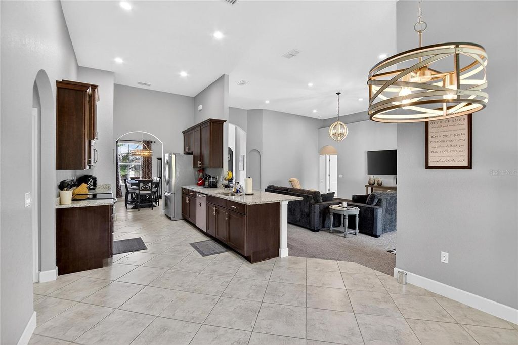 Image 18 of property listing at 2334 CREEKS CROSSING DRIVE, Lakeland, FL 33810